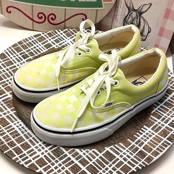💐 EUC Vans Brand Unisex Youth Neon Green/ 🤍 Checkerboard Low Top Lace Up, 5 - Picture 3 of 10